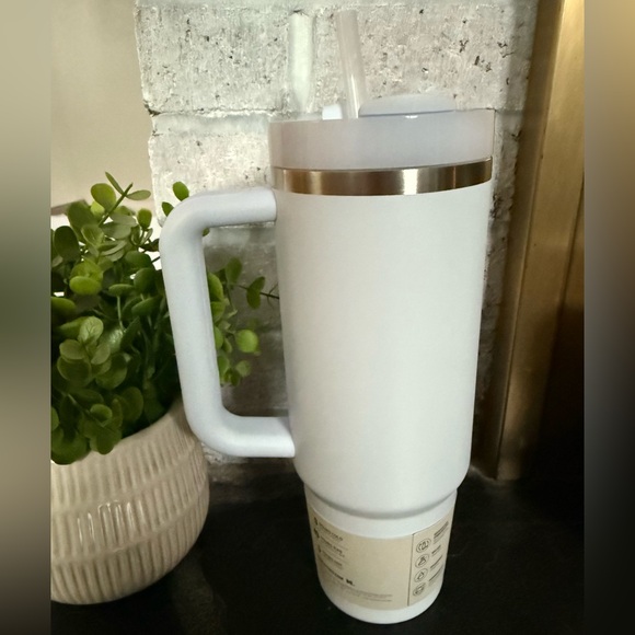 🆕 Stanley 30oz Quencher H2.0 Tumbler in Glacier - Picture 3 of 10